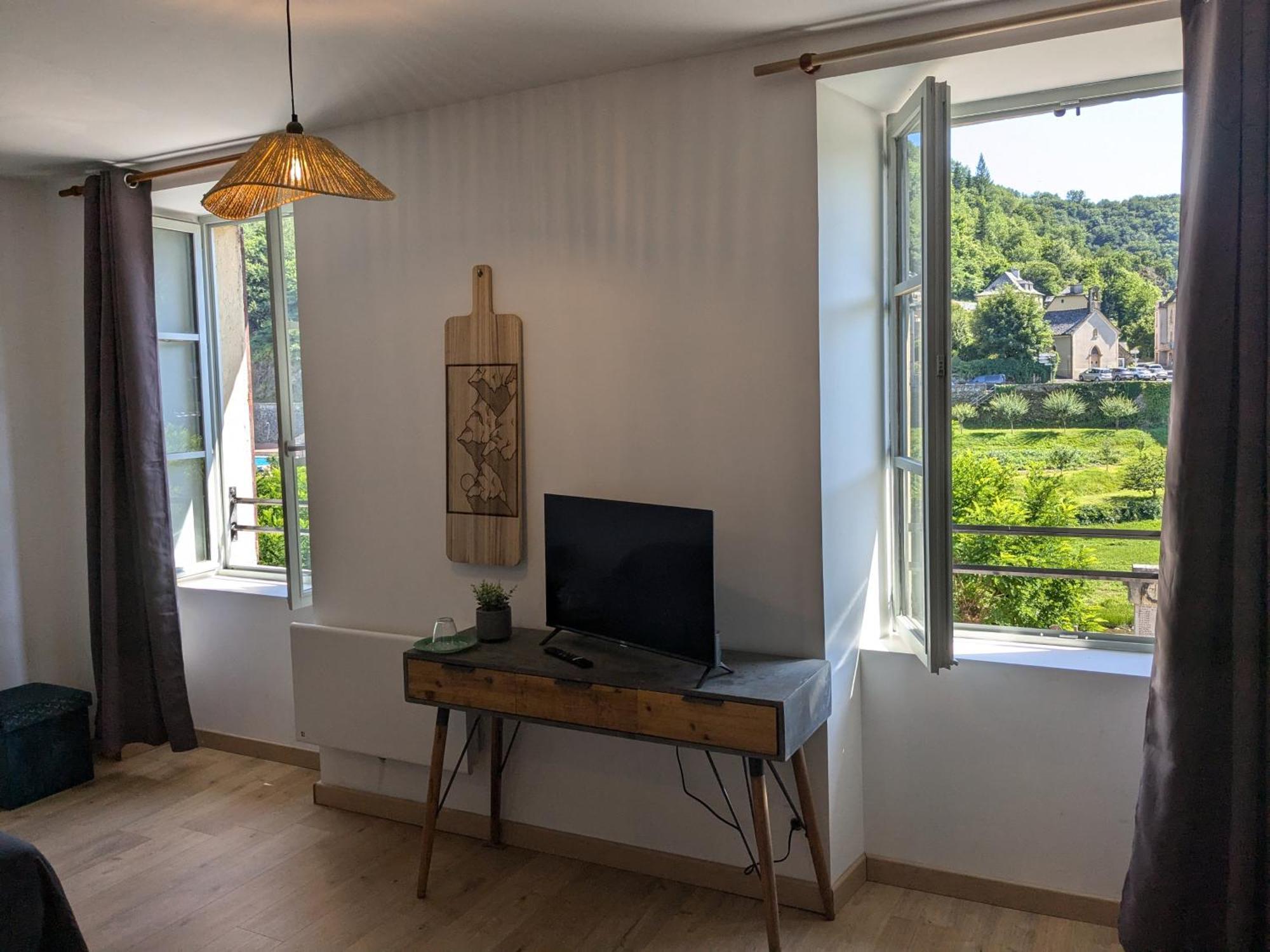 Bed and Breakfast Chez Cornelia Estaing  Exterior foto